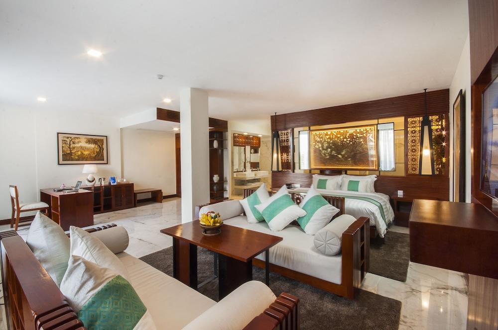 The Privilege Floor By Lotus Blanc Siem Reap Exteriör bild
